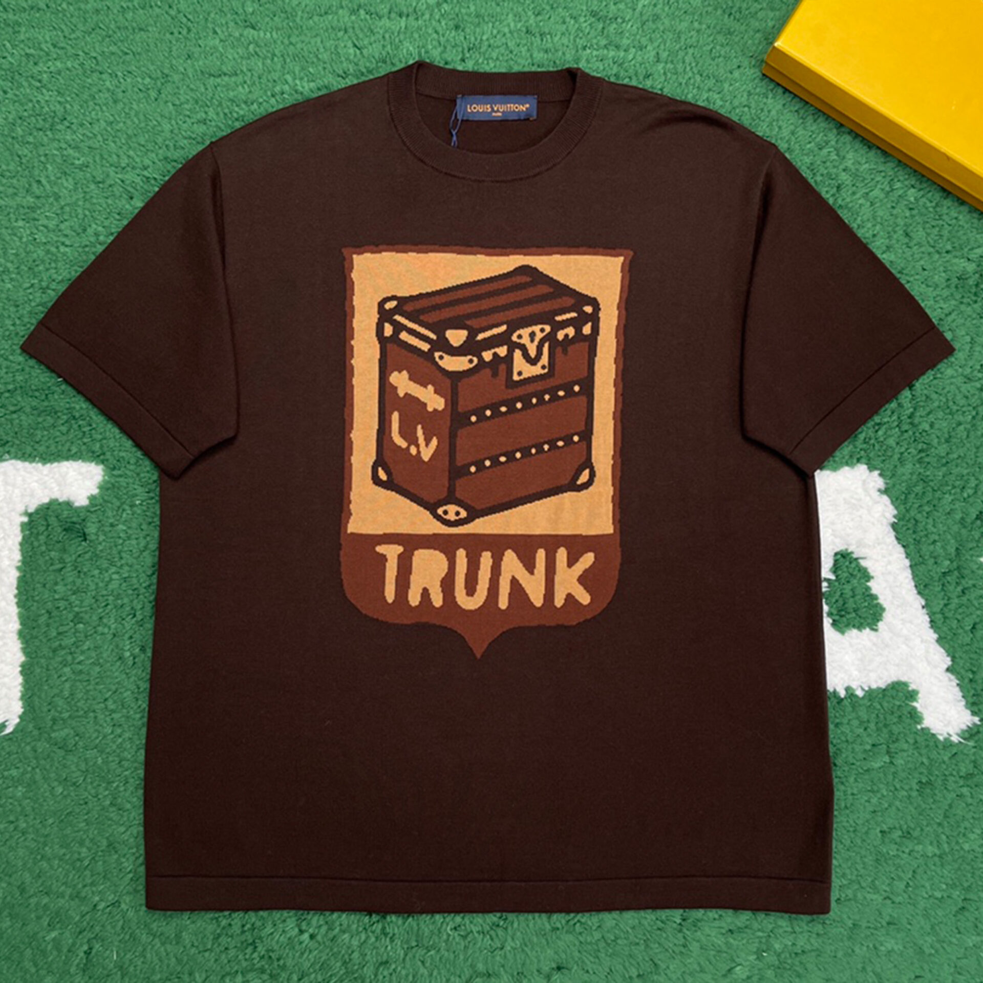루이비통 24SS LV 로고 트렁크 니트 반팔티셔츠 브라운