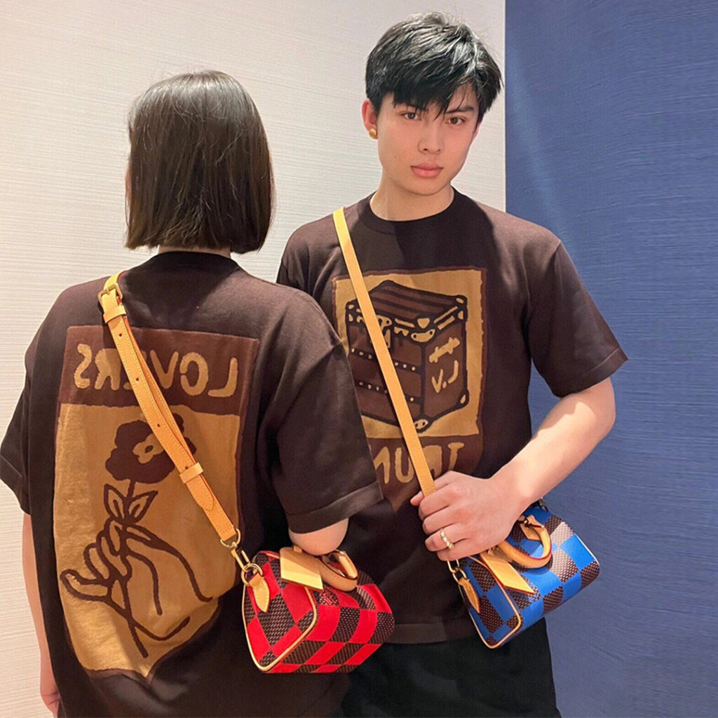 루이비통 24SS LV 로고 트렁크 니트 반팔티셔츠 브라운