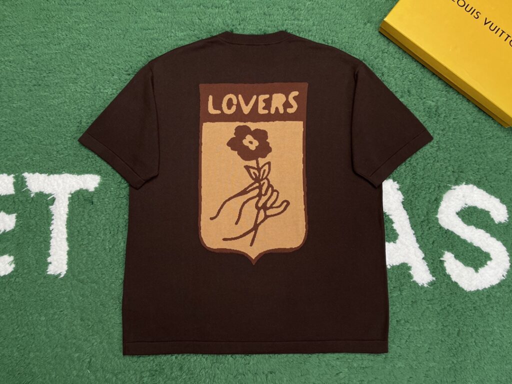 루이비통 24SS LV 로고 트렁크 니트 반팔티셔츠 브라운