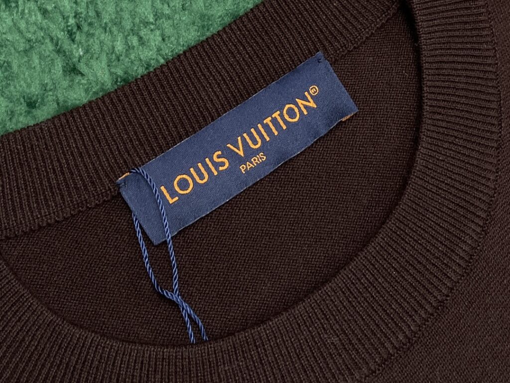 루이비통 24SS LV 로고 트렁크 니트 반팔티셔츠 브라운