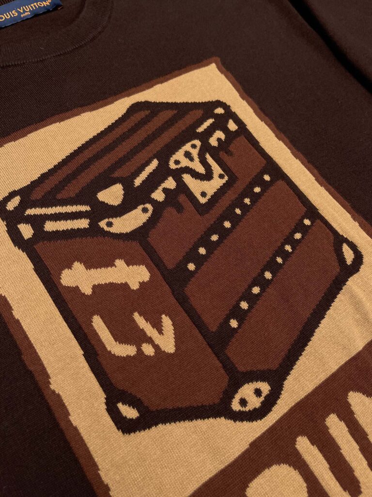 루이비통 24SS LV 로고 트렁크 니트 반팔티셔츠 브라운