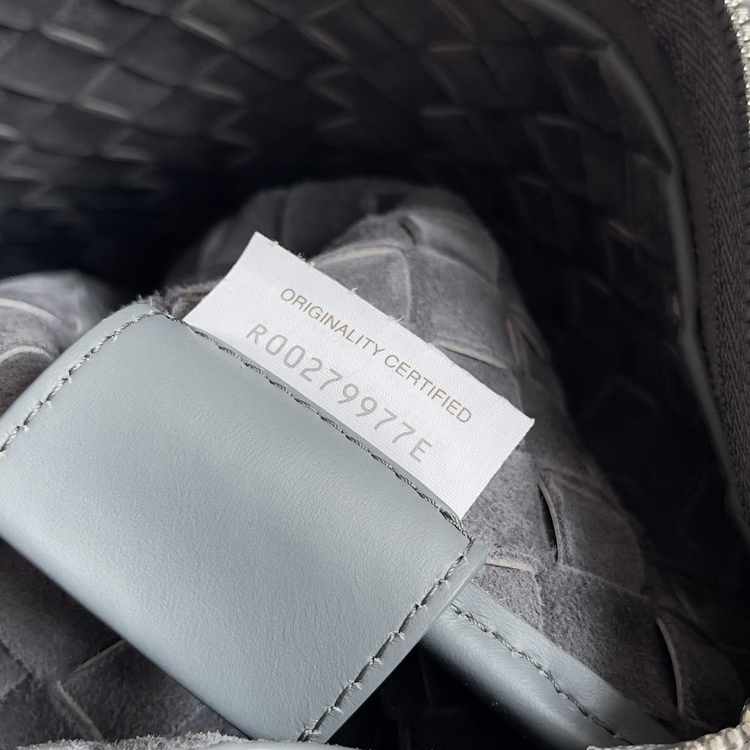 보테가 베네타 Intrecciato Zip Pouch