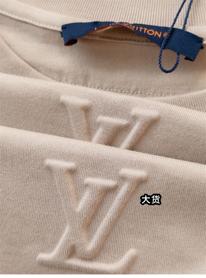 루이비통 엠보스드 LV 반팔 티셔츠