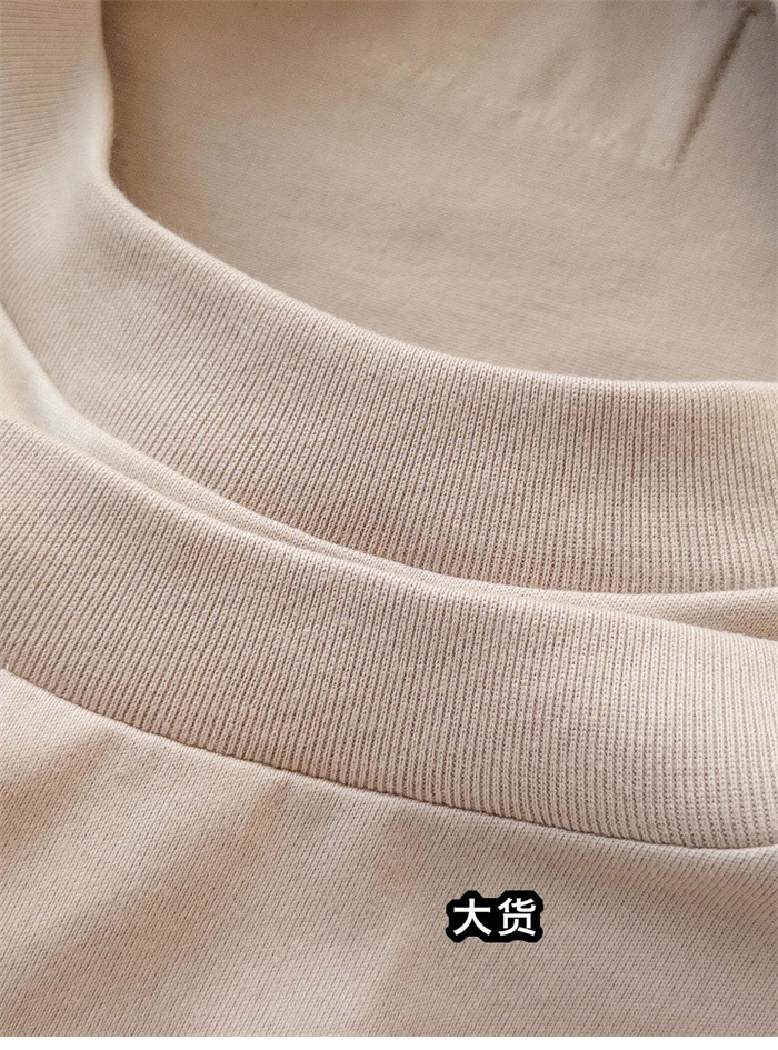 루이비통 엠보스드 LV 반팔 티셔츠