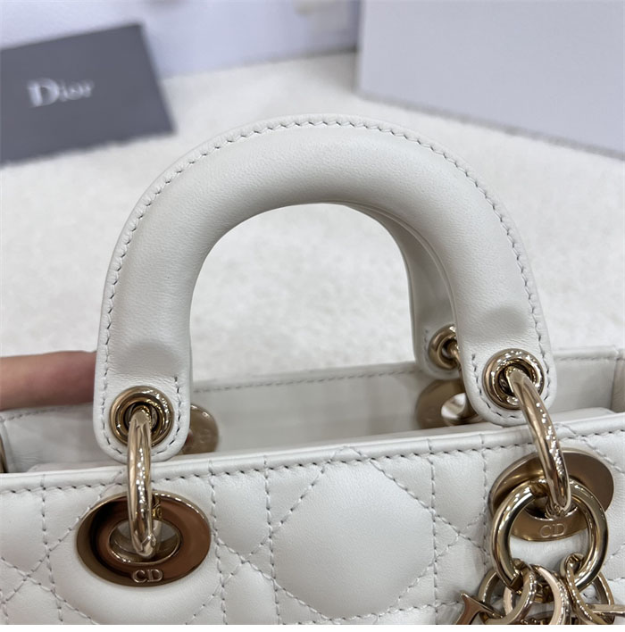 디올 레이디 D-조이 마이크로 백 라떼 까나쥬