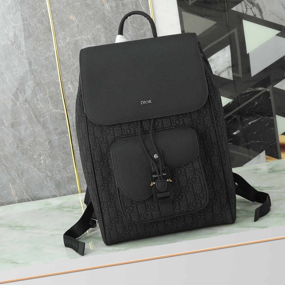 디올 Saddle Backpack With Flap
