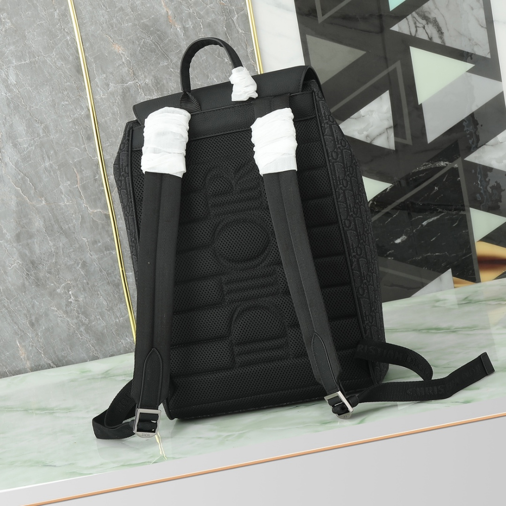 디올 Saddle Backpack With Flap