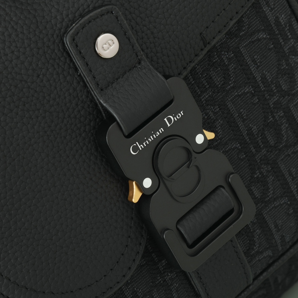 디올 Saddle Backpack With Flap