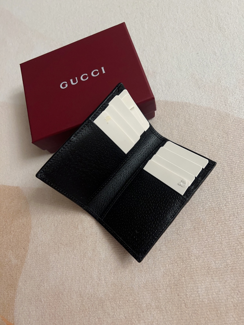 Gucci 834691