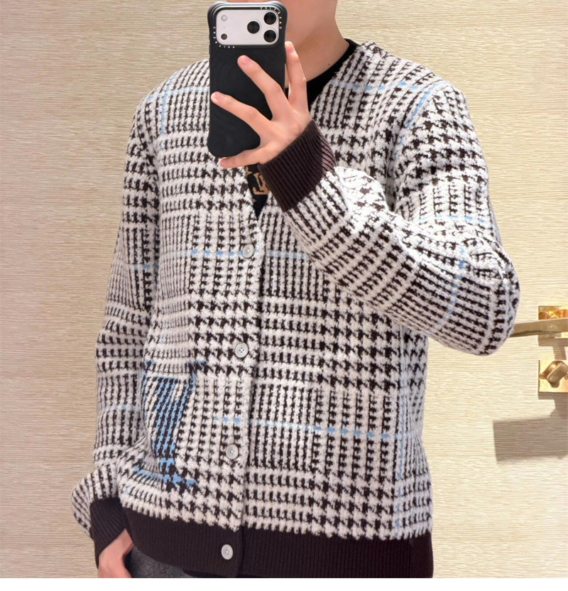 루이비통 텍스처드 플래드 가디건