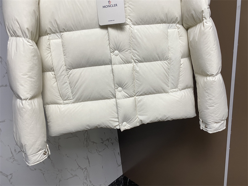 몽클레어 Vezere 베제르 다운 패딩 자켓