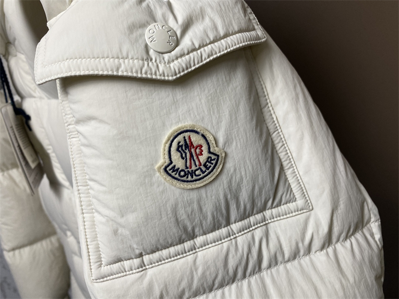 몽클레어 Vezere 베제르 다운 패딩 자켓