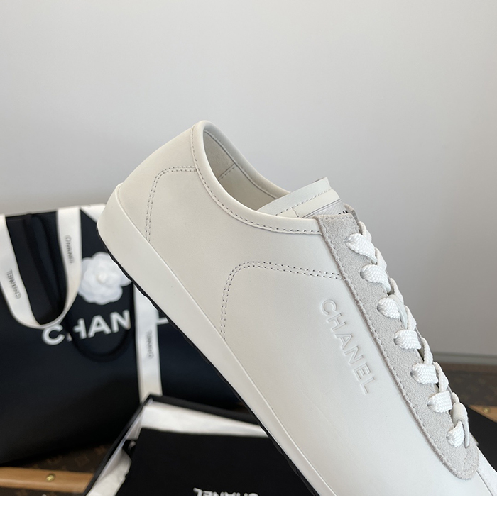 샤넬 스몰로고 카프스킨 스니커즈