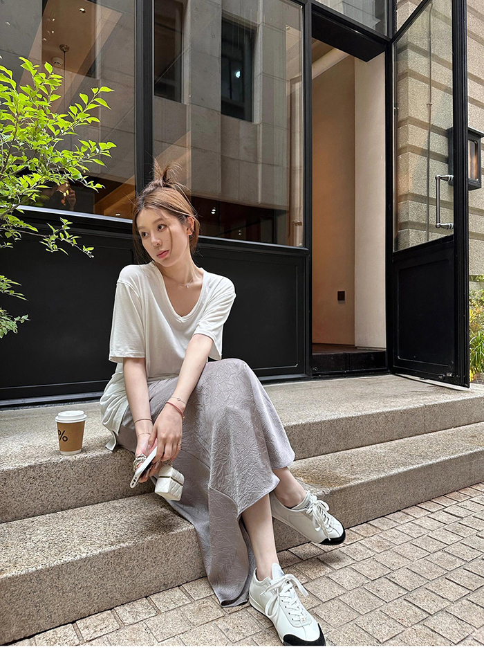 샤넬 스몰로고 카프스킨 스니커즈