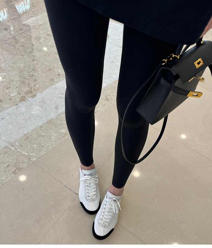 샤넬 스몰로고 카프스킨 스니커즈