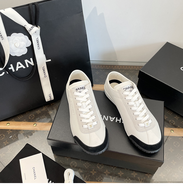 샤넬 스몰로고 카프스킨 스니커즈