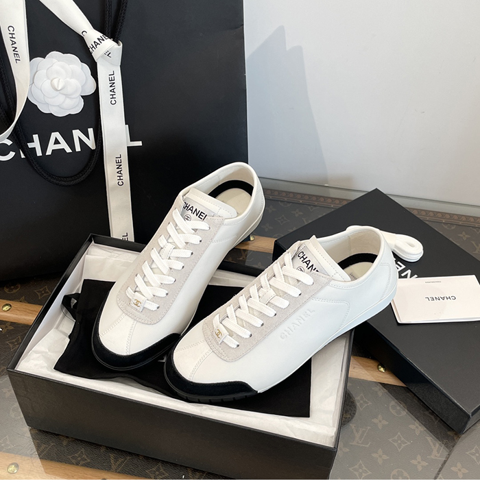 샤넬 스몰로고 카프스킨 스니커즈