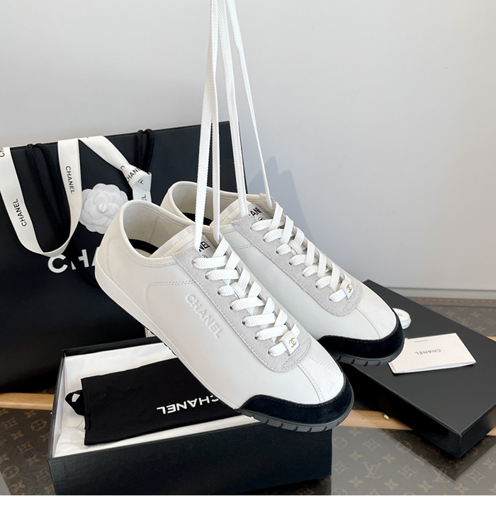 샤넬 스몰로고 카프스킨 스니커즈