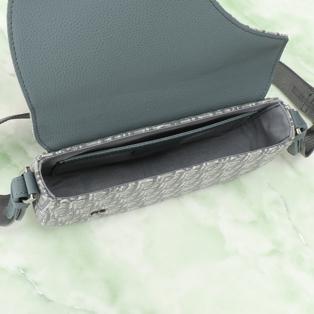 디올 Saddle Strapback