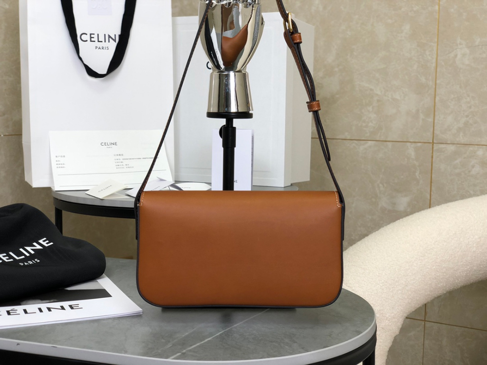 셀린느 Claude Triomphe Shoulder Bag Calfskin