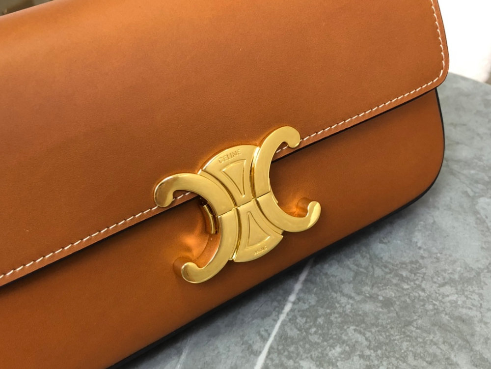 셀린느 Claude Triomphe Shoulder Bag Calfskin