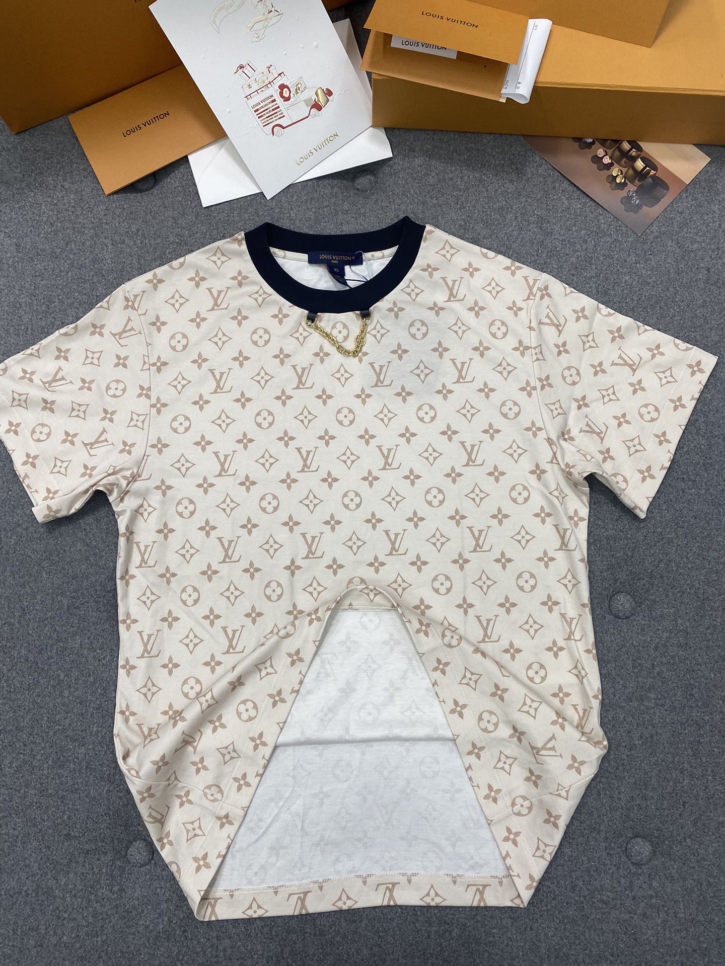 루이비통 3D 모노그램 그래픽 레큘러 핏 반팔 티셔츠