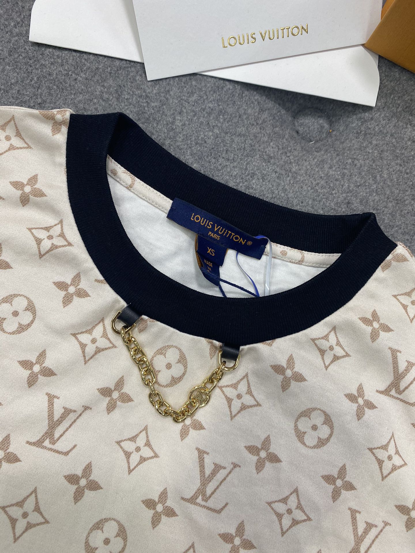 루이비통 3D 모노그램 그래픽 레큘러 핏 반팔 티셔츠