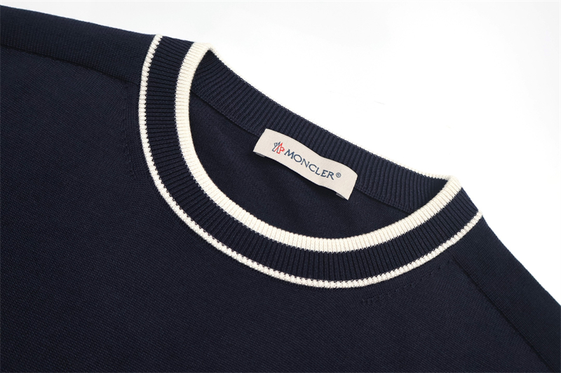 몽클레어 로고 와펜 캐주얼 니트 스웨터