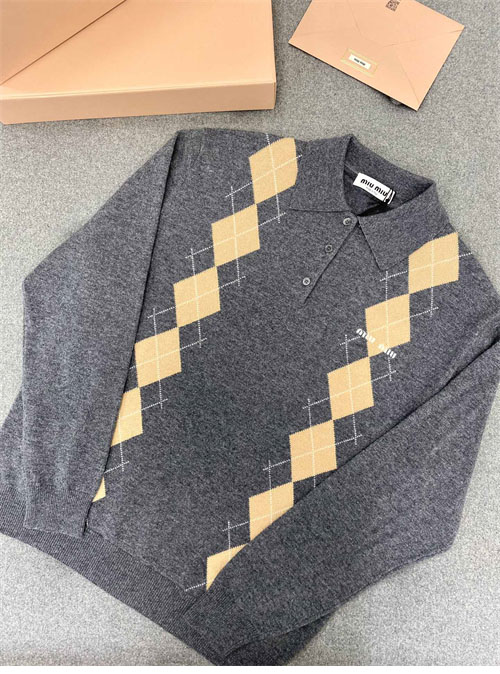 미우미우 로고 아가일 캐시미어 폴로 셔츠