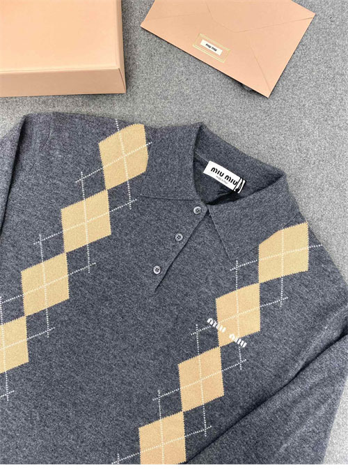 미우미우 로고 아가일 캐시미어 폴로 셔츠