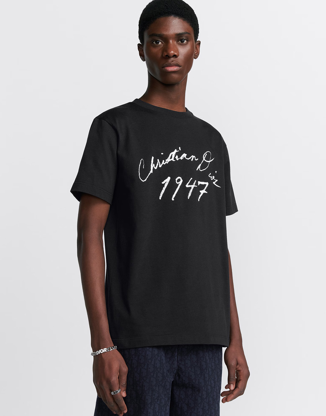 디올 핸드라이팅 1947 크리스찬 디올 프린팅 캐주얼 핏 반팔 티셔츠 “2COLOR”