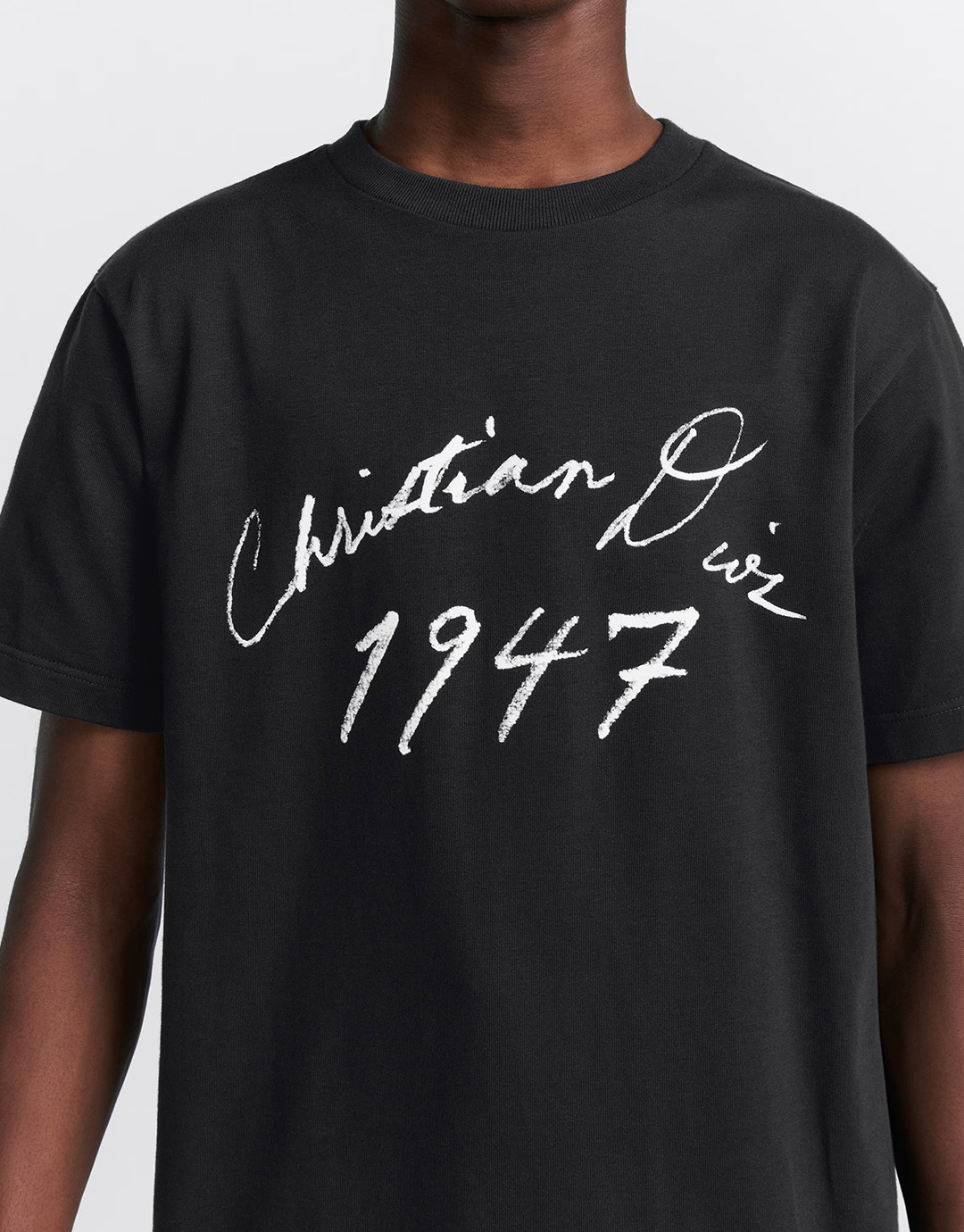 디올 핸드라이팅 1947 크리스찬 디올 프린팅 캐주얼 핏 반팔 티셔츠 “2COLOR”