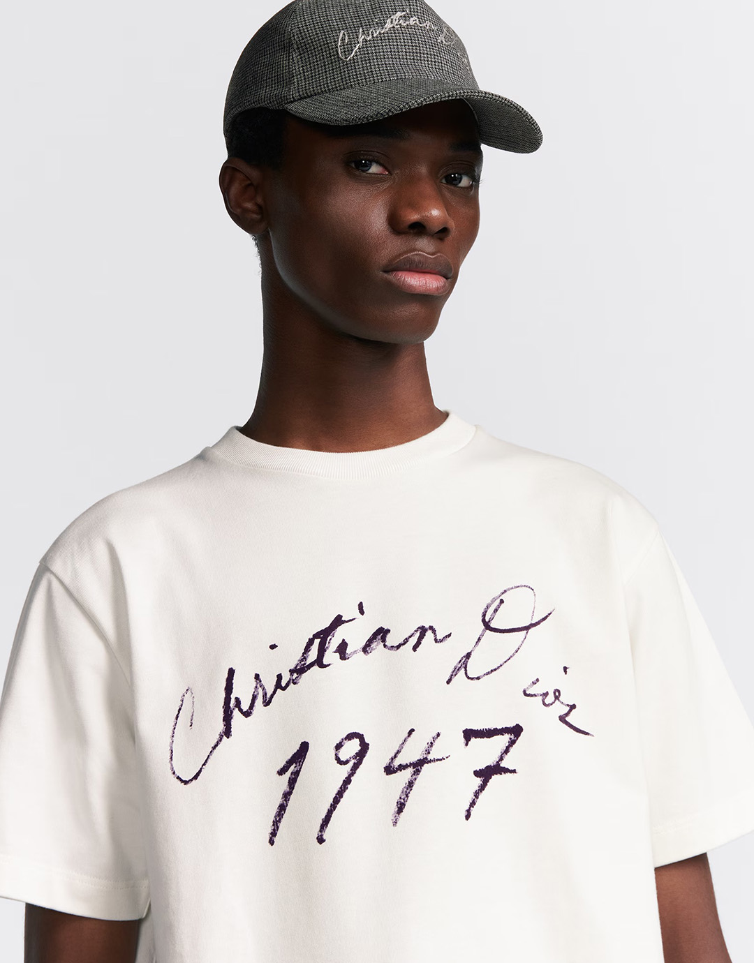 디올 핸드라이팅 1947 크리스찬 디올 프린팅 캐주얼 핏 반팔 티셔츠 “2COLOR”