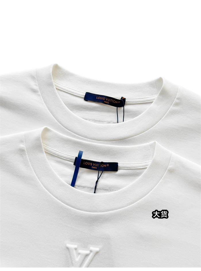 루이비통 엠보스드 LV 반팔 티셔츠