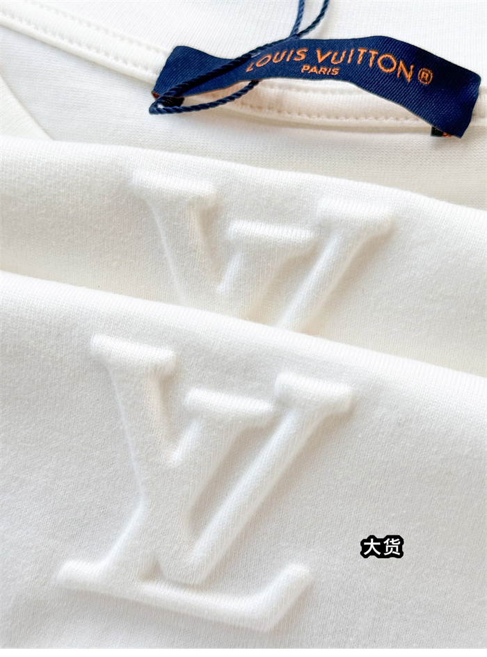 루이비통 엠보스드 LV 반팔 티셔츠