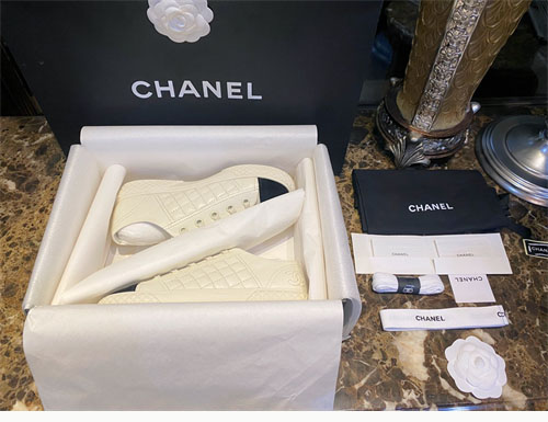 샤넬 퀼팅 스니커즈