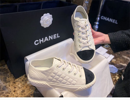 샤넬 퀼팅 스니커즈