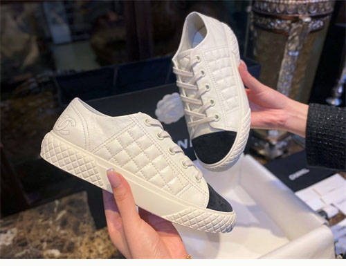 샤넬 퀼팅 스니커즈