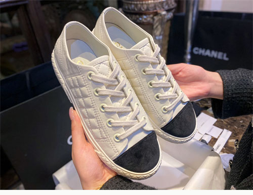 샤넬 퀼팅 스니커즈
