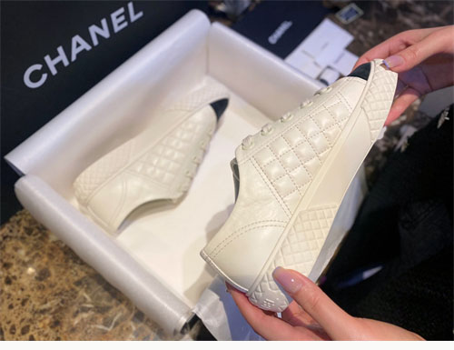 샤넬 퀼팅 스니커즈