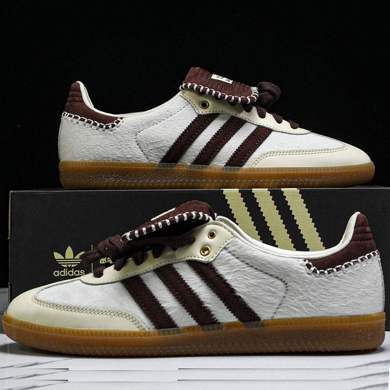 아디다스x웨일즈보너 포니 토널 삼바 크림 화이트 미스테리 브라운 스니커즈