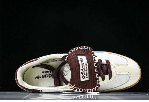 아디다스x웨일즈보너 포니 토널 삼바 크림 화이트 미스테리 브라운 스니커즈