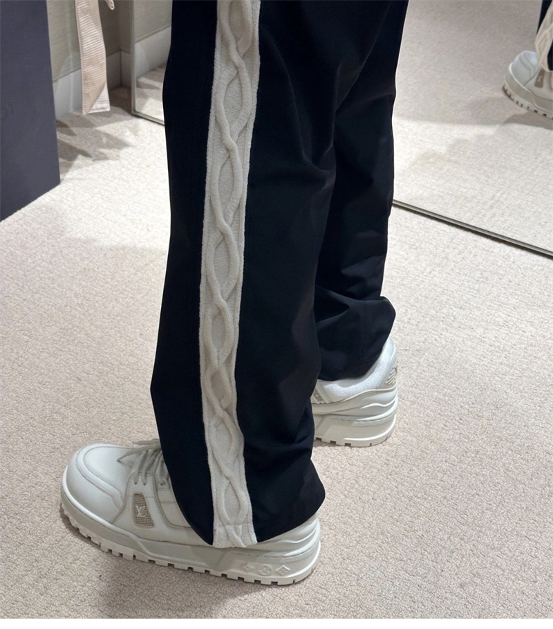 루이비통 엠브로이더드 테크니컬 트랙 팬츠