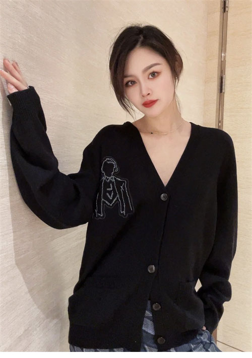 루이비통 메리노 울 자수 가디건 1AFAON