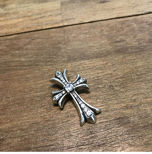 크롬하츠x스와로브스키 타이니 크로스 펜던트