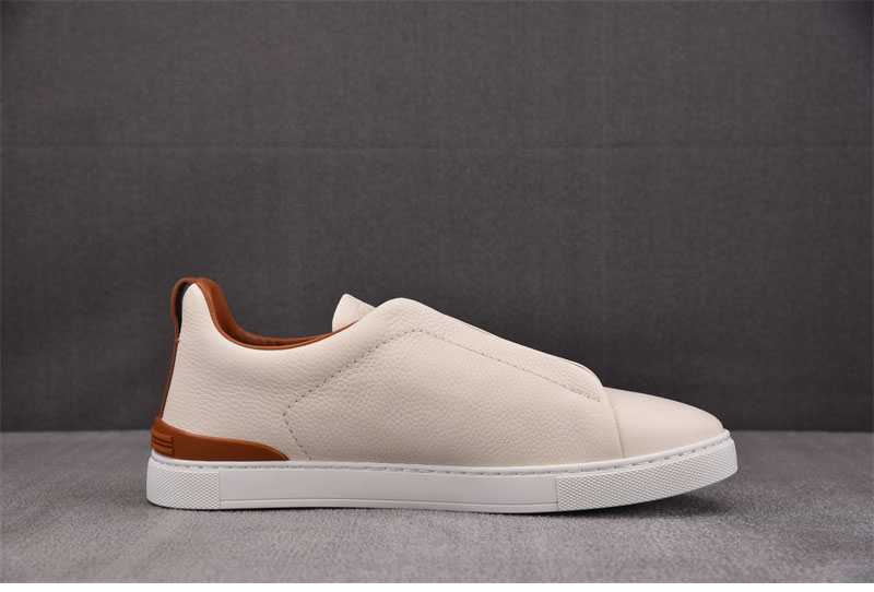 제냐 오프화이트 디어스킨 트리플 스티치 스니커즈