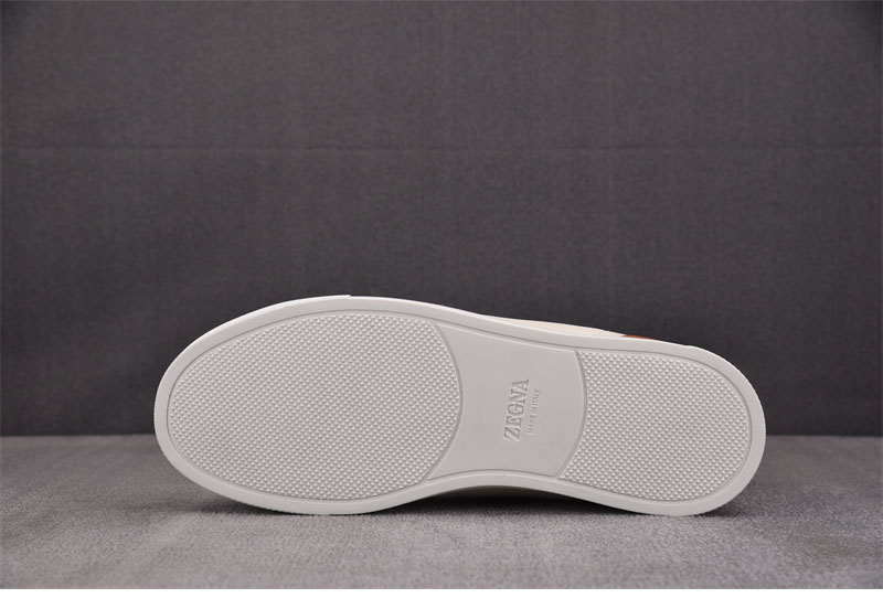 제냐 오프화이트 디어스킨 트리플 스티치 스니커즈