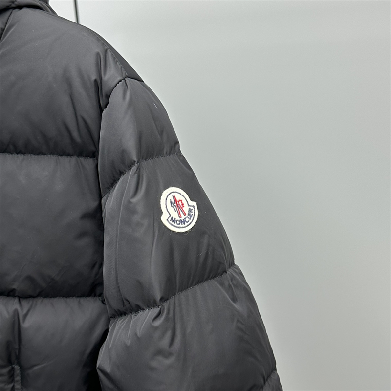 몽클레어 Avoce 아보체 숏 다운 패딩 자켓