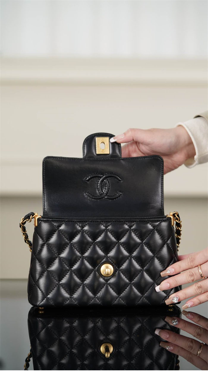 샤넬 25p 탑핸들 골드 메탈 스몰 플랩 백