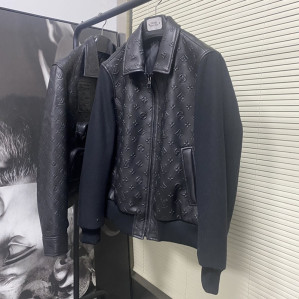 루이비통 LVSE 엠보스드 모노그램 믹스 레더 블루종